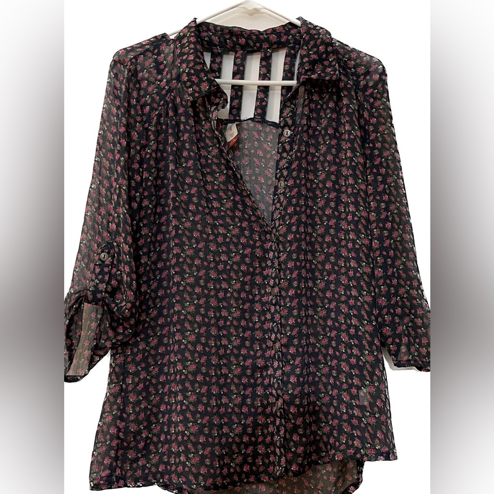 Mid sleeve button down/ blouse